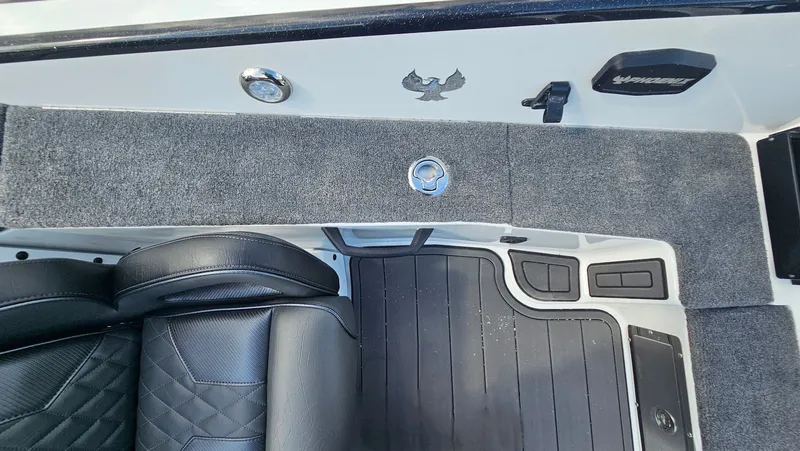 Slide: The Image of Phoenix Bass Boat 21 XE 2026 - 17