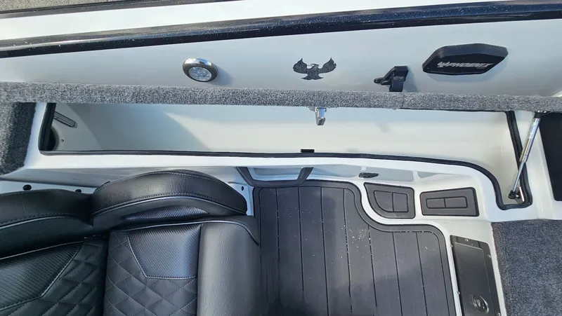 Slide: The Image of Phoenix Bass Boat 21 XE 2026 - 18