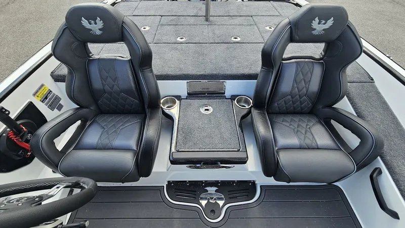 Slide: The Image of Phoenix Bass Boat 21 XE 2026 - 19