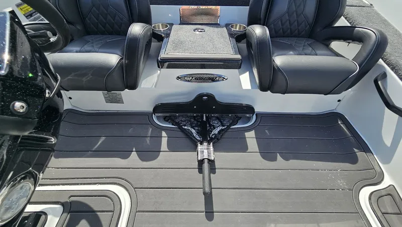 Slide: The Image of Phoenix Bass Boat 21 XE 2026 - 21