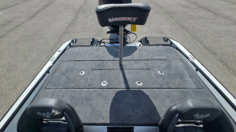 Slide: The Image of Phoenix Bass Boat 21 XE 2026 - 22