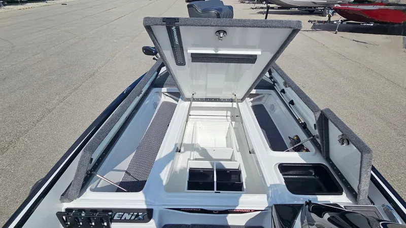 Slide: The Image of Phoenix Bass Boat 21 XE 2026 - 25