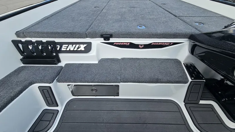 Slide: The Image of Phoenix Bass Boat 21 XE 2026 - 26