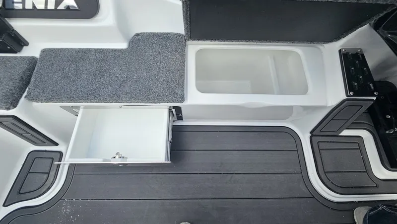 Slide: The Image of Phoenix Bass Boat 21 XE 2026 - 27