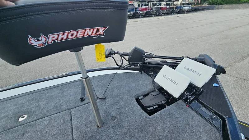 Slide: The Image of Phoenix Bass Boat 21 XE 2026 - 28