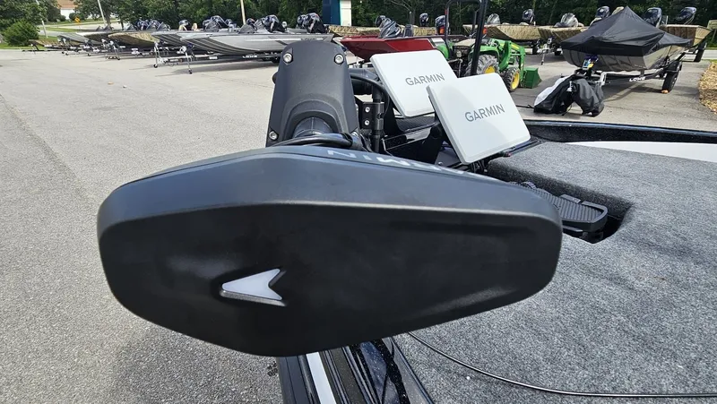 Slide: The Image of Phoenix Bass Boat 21 XE 2026 - 7