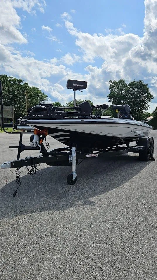 Slide: The Image of Phoenix Bass Boat 21 XE 2026 - 8