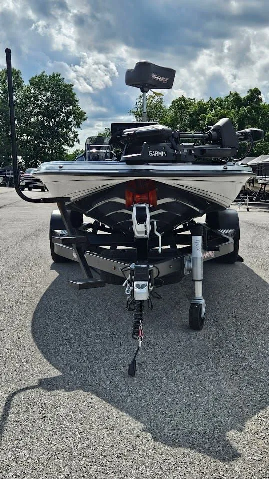 Slide: The Image of Phoenix Bass Boat 21 XE 2026 - 9