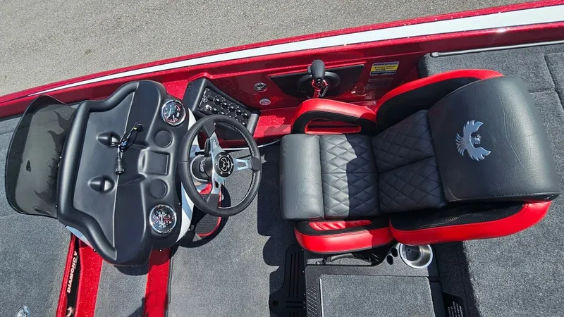 Slide: The Image of Phoenix Bass Boat 721 ZXL 2026 - 15