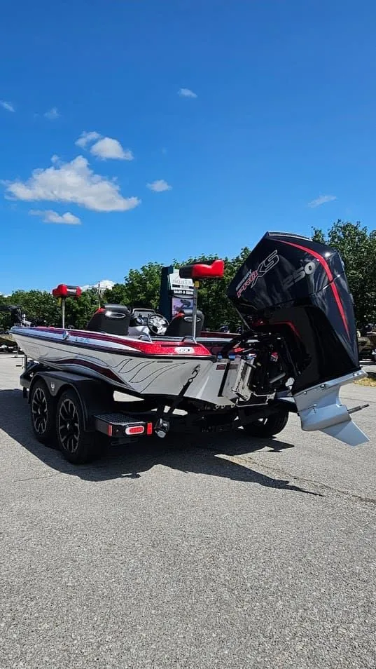 Slide: The Image of Phoenix Bass Boat 721 ZXL 2026 - 7