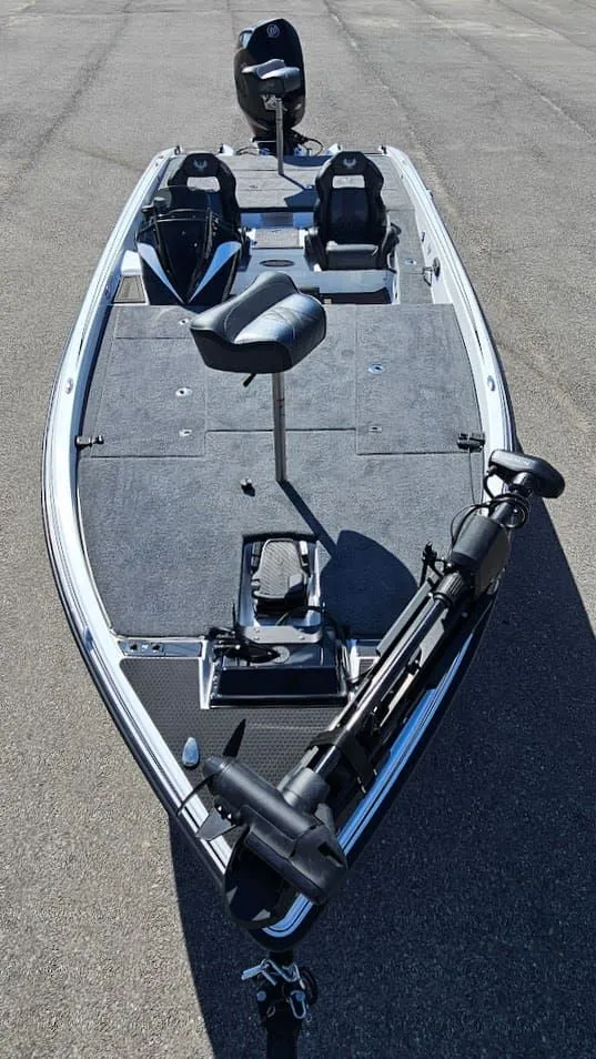 Slide: The Image of Phoenix Bass Boat 921 Elite X 2026 - 13