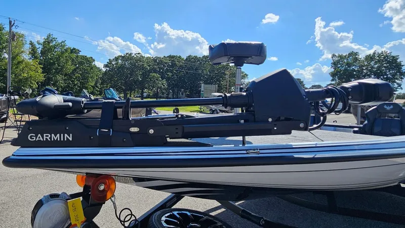 Slide: The Image of Phoenix Bass Boat 921 Elite X 2026 - 9