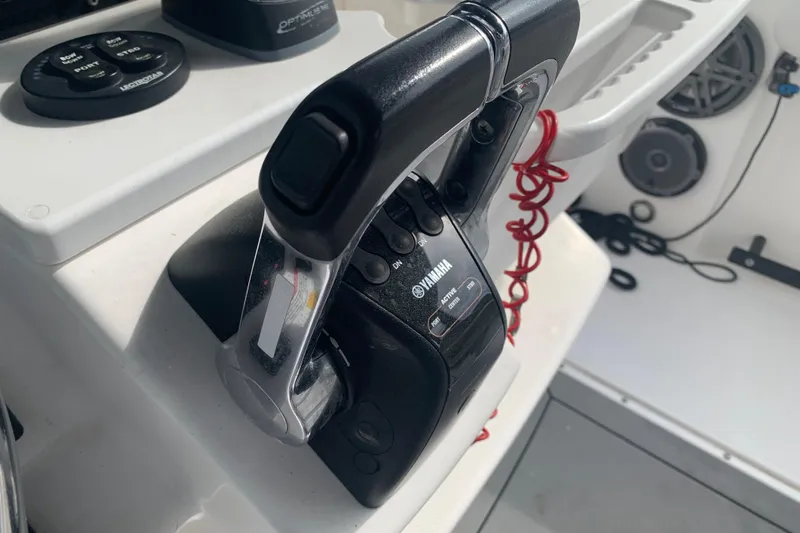 Slide: The Image of Throttle control on 2018 Everglades 355 Center Console boat, featuring Yamaha controls. - 20