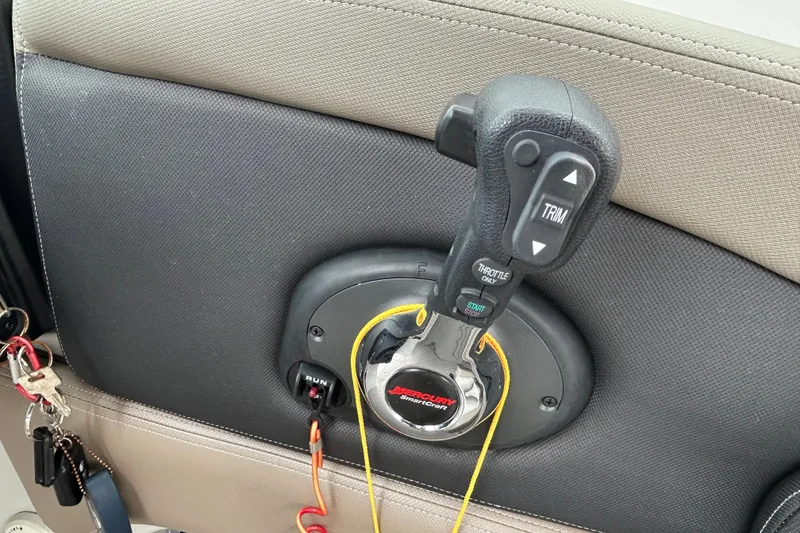 Slide: The Image of Captain's seat on 2022 Crownline 270 XSS boat, featuring luxurious beige and white upholstery. - 117