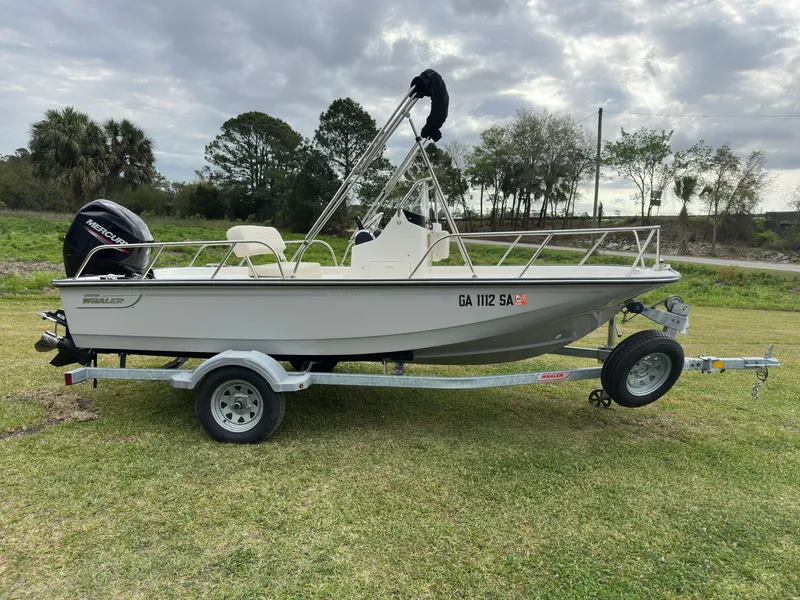 Slide: The Image of Boston Whaler 150 Montauk 2024 - 0