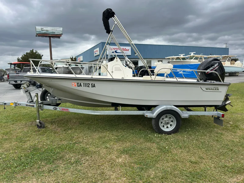Slide: The Image of Boston Whaler 150 Montauk 2024 - 7