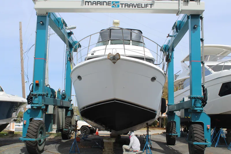 Slide: The Image of Carver Yachts 450 Voyager Pilothouse 2000 - 4