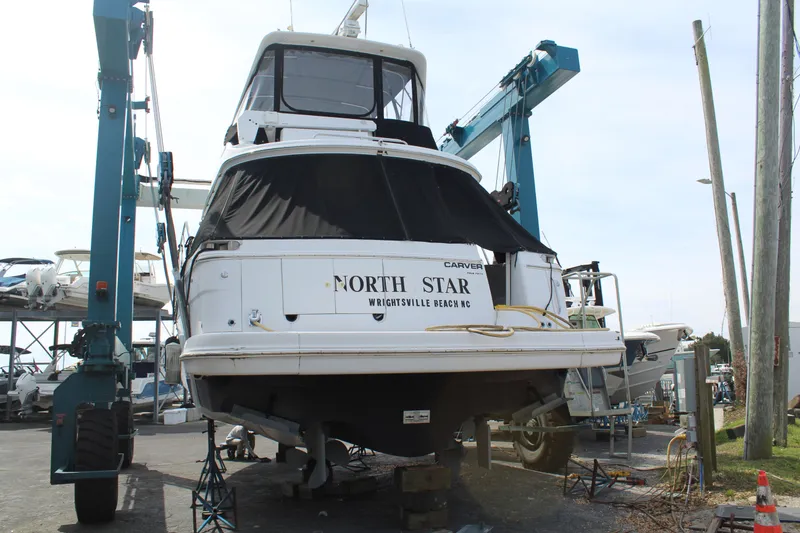 Slide: The Image of Carver Yachts 450 Voyager Pilothouse 2000 - 5