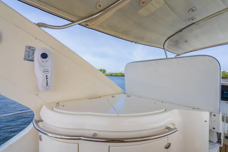 Slide: The Image of Deck area of a 2009 Azimut 62E yacht. - 12