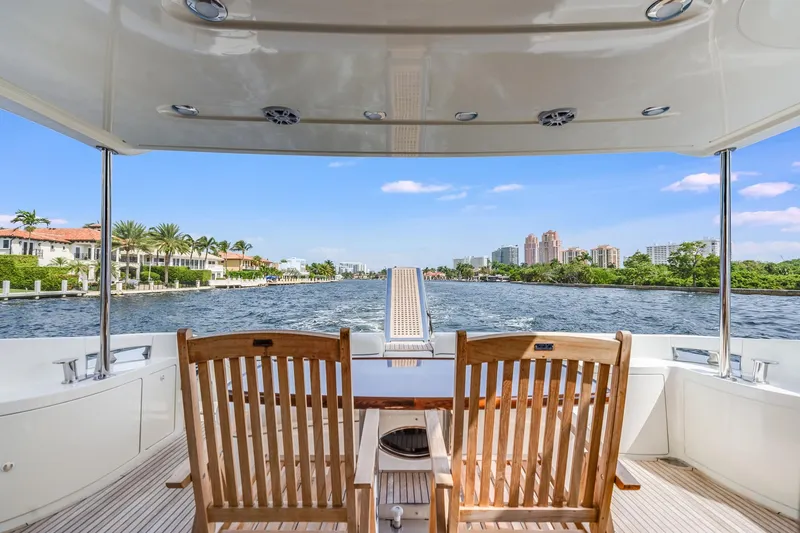 Slide: The Image of 2009 Azimut 62E yacht with waterfront and city view. - 18