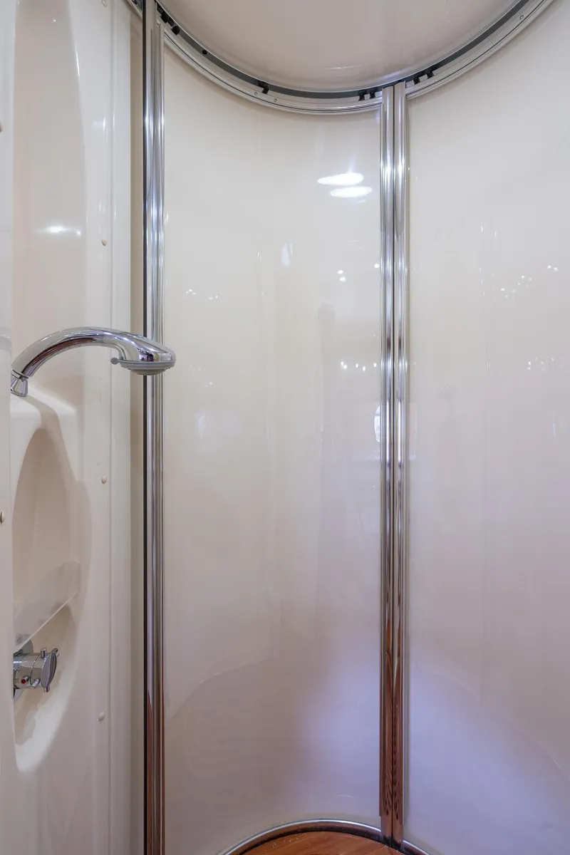 Slide: The Image of Shower cabin in a 2009 Azimut 62E yacht. - 38
