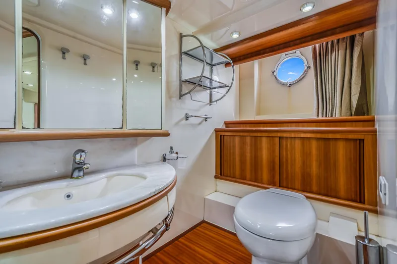 Slide: The Image of Luxurious bathroom on Azimut 62E yacht, year 2009. - 43