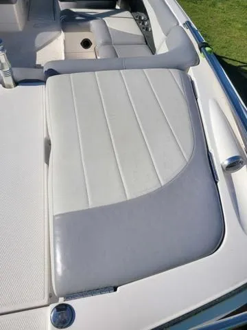 Slide: The Image of 2008 MasterCraft MariStar 245 boat seat in light leather. - 11