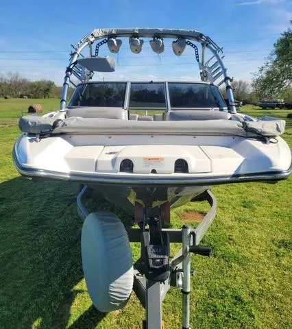 Slide: The Image of 2008 MasterCraft MariStar 245 boat on trailer, grassy background. - 6
