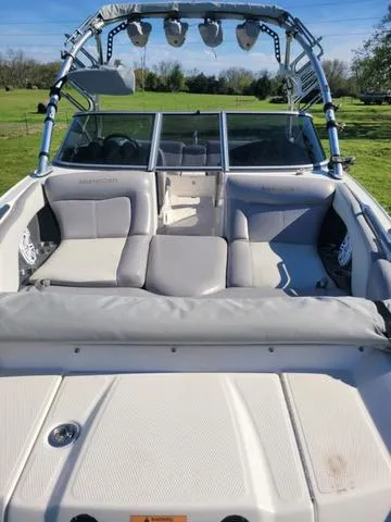 Slide: The Image of 2008 MasterCraft MariStar 245 boat with gray seating and tower. - 7
