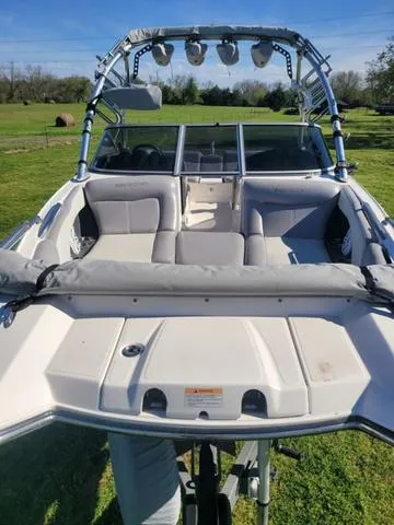 Slide: The Image of 2008 MasterCraft MariStar 245 boat on green grass. - 8