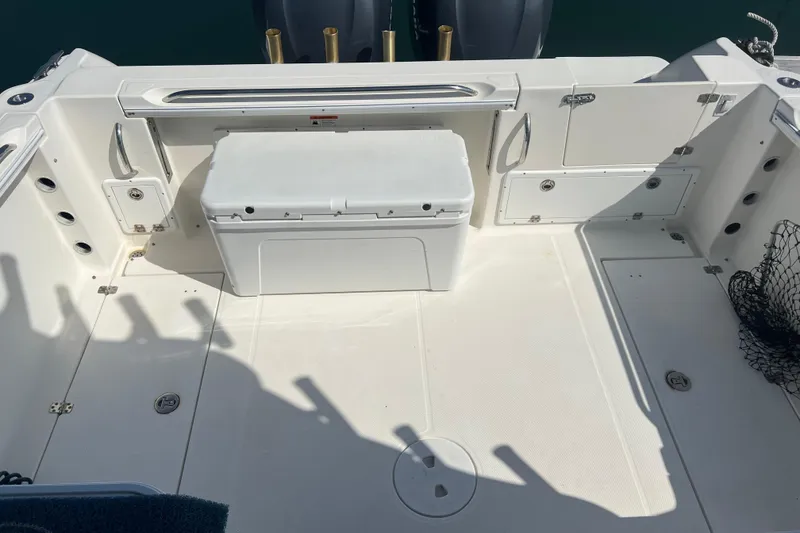 Slide: The Image of 2006 Wellcraft 290 Coastal boat deck with storage compartments and fishing gear. - 27