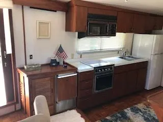 Slide: The Image of SALON - 17