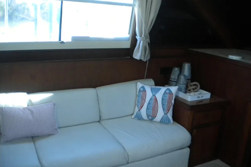 Slide: The Image of Interior of 1987 Hatteras 40 Motor Yacht with cozy seating and decorative pillows. - 32