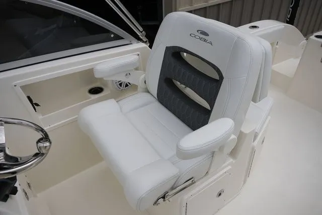 Slide: The Image of Cobia 220 Dual Console 2026 - 20