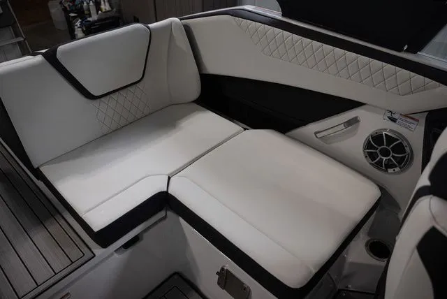 Slide: The Image of Yamaha 222S 2026 - 14