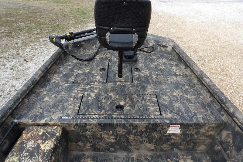 Slide: The Image of 2018 Crestliner 1660 Retriever boat with camouflage deck and swivel seat. - 15