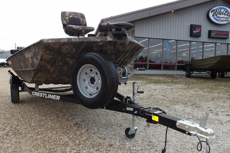 Slide: The Image of 2018 Crestliner 1660 Retriever boat on trailer at White's Marine Center. - 25