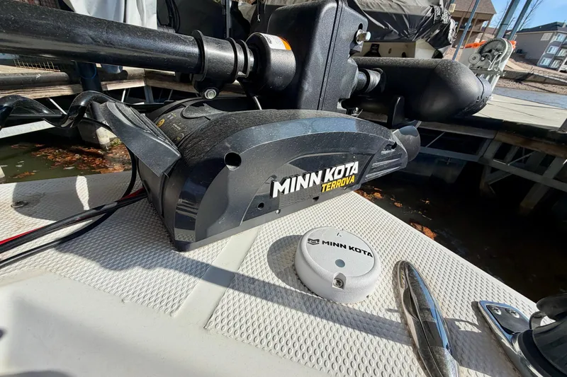 Slide: The Image of Minn Kota Terrova motor on 2004 PlayCraft 22 Bay Charger boat deck. - 5