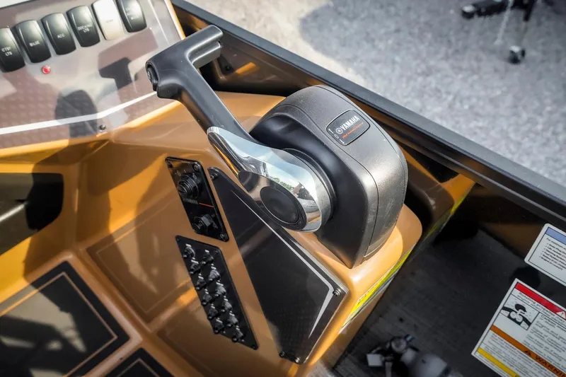 Slide: The Image of Control panel of 2025 SunCatcher Fusion 324RC boat with Yamaha throttle lever. - 17