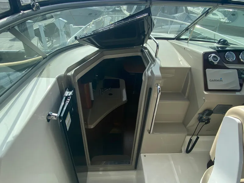 Slide: The Image of Interior of 2012 Sea Ray Sundancer 280 boat. - 15