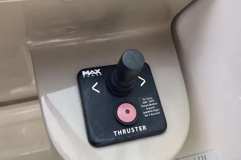 Slide: The Image of Max Power thruster control on Sea Ray Sundancer 280, year 2012. - 21