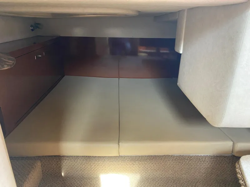 Slide: The Image of Interior of 2012 Sea Ray Sundancer 280 yacht. - 38