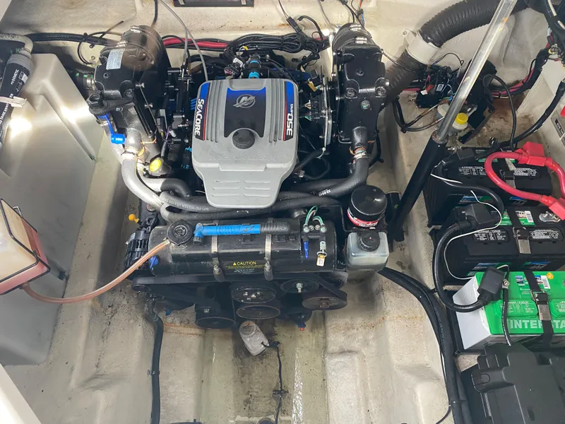 Slide: The Image of Engine compartment of a 2012 Sea Ray Sundancer 280 boat. - 42
