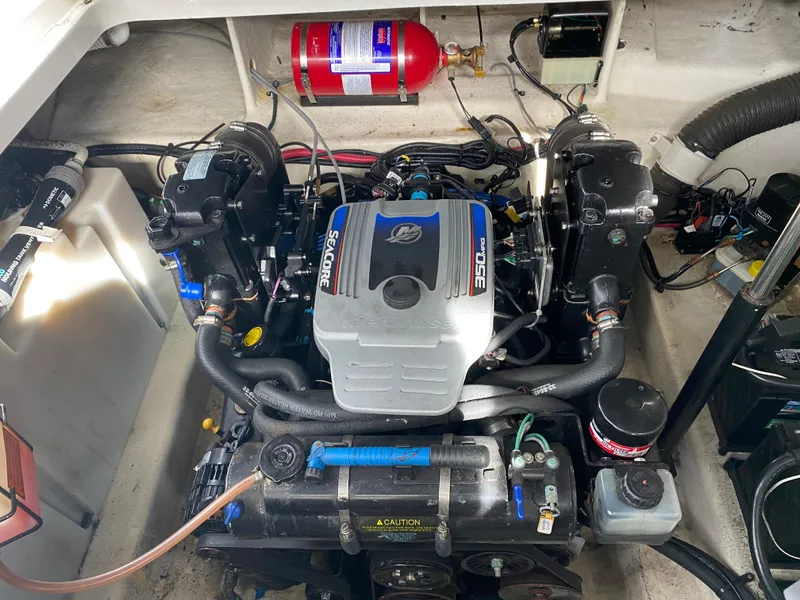 Slide: The Image of Engine compartment of a 2012 Sea Ray Sundancer 280 boat. - 43