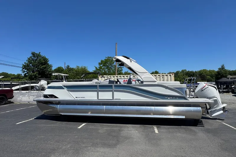 Slide: The Image of Harris Grand Mariner 250 2026 - 0