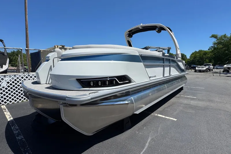 Slide: The Image of Harris Grand Mariner 250 2026 - 1