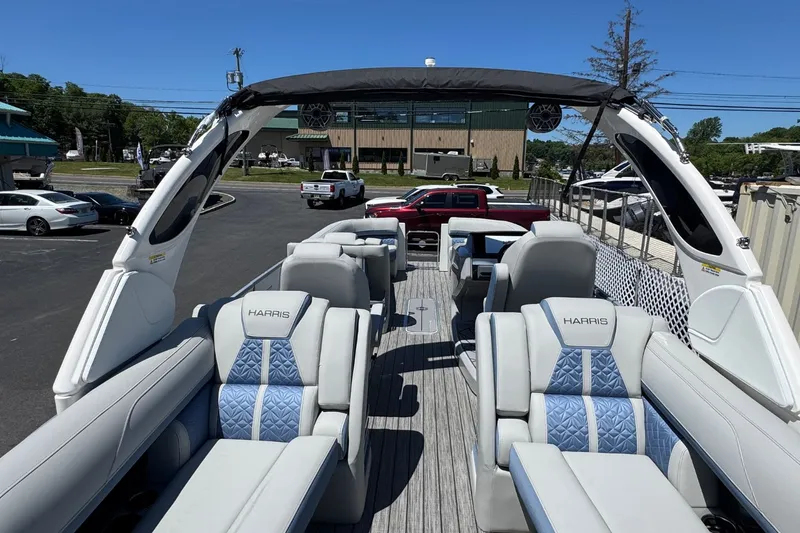 Slide: The Image of Harris Grand Mariner 250 2026 - 10
