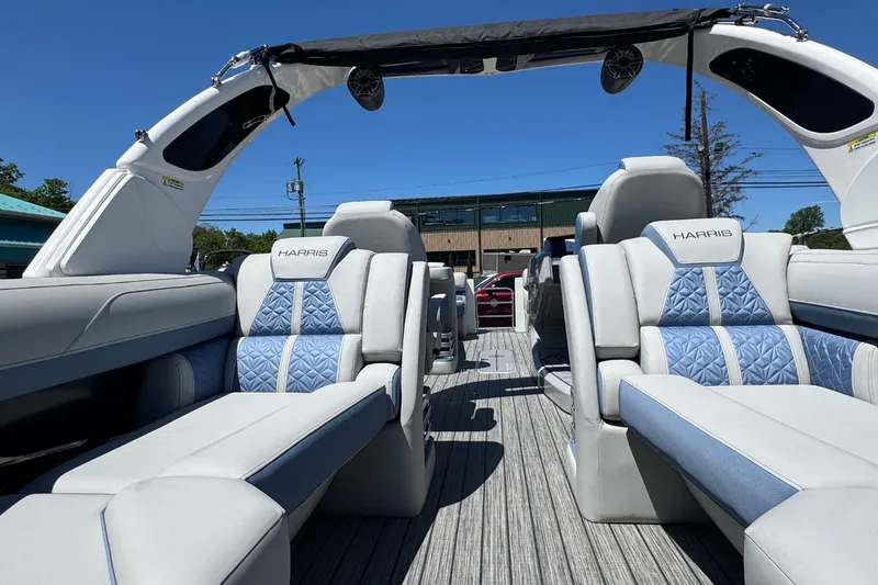 Slide: The Image of Harris Grand Mariner 250 2026 - 11
