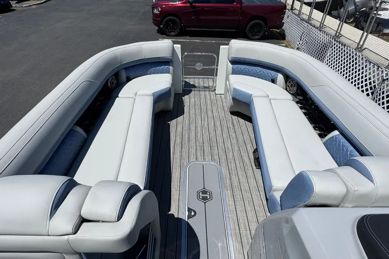 Slide: The Image of Harris Grand Mariner 250 2026 - 12