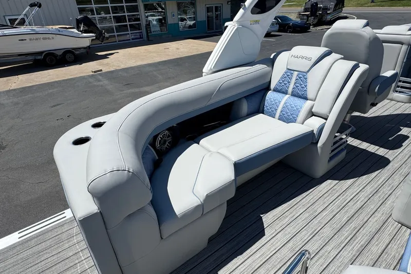 Slide: The Image of Harris Grand Mariner 250 2026 - 13